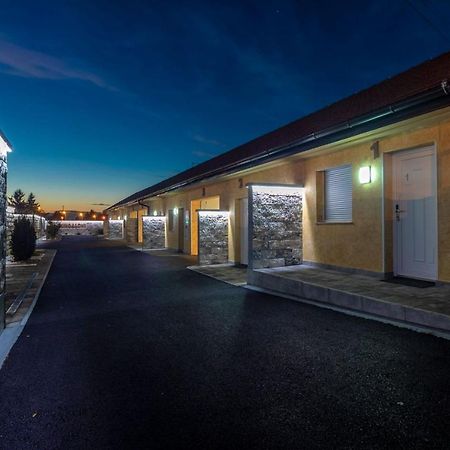 Motel Atos Bungalovi Nova Topola Bagian luar foto